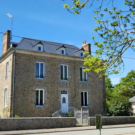 De La Fontaine Holiday home La Bazouge-des-Alleux